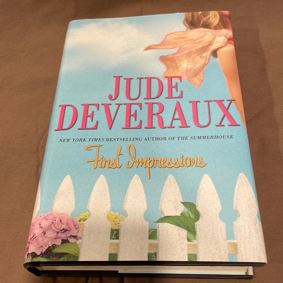 First Impressions-Jude Deveraux Hardback Novel 🌸Bundle your likes for a deal🌸 - Picture 1 of 6